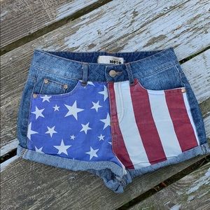 🌻 5 for $25 Topshop American Flag Shorts